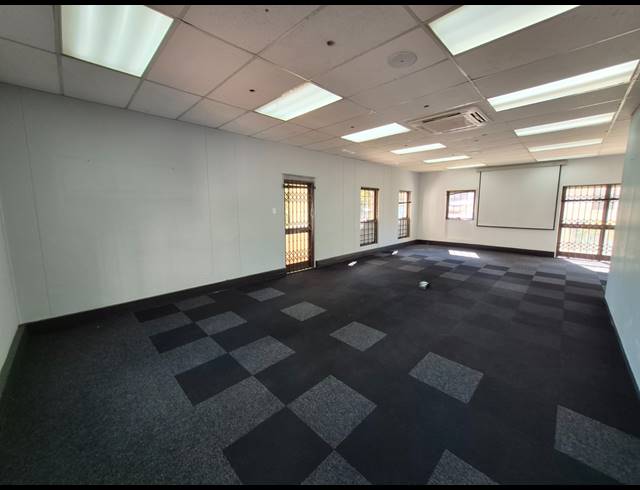 904M² OFFICE TO LET IN WOODMEAD